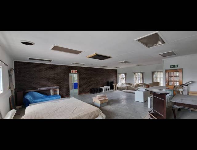 2,240M² WAREHOUSE FOR SALE IN VILLAGE MAIN